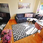 Plaza Apartment *